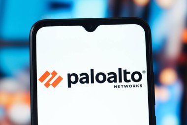 Bu resimde, Palo Alto Ağları (PaloAlto) logosu akıllı telefon ekranında görüntülenir