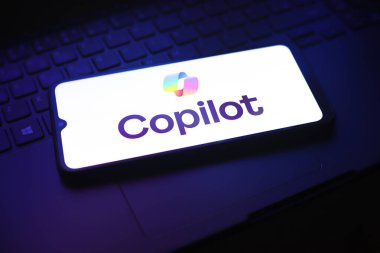 Microsoft Kopilot AI logosu 15 Aralık 2025 'te Reno, ABD' deki bu resimli fotoğrafta akıllı telefon ekranında görünüyor.