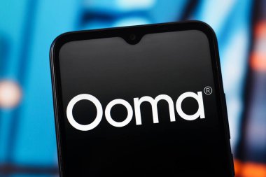 Bu resimde, Ooma logosu akıllı telefon ekranında görüntülenir.