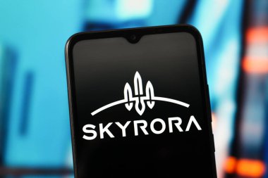 Bu resimde, Skyrora logosu akıllı telefon ekranında görüntülenir
