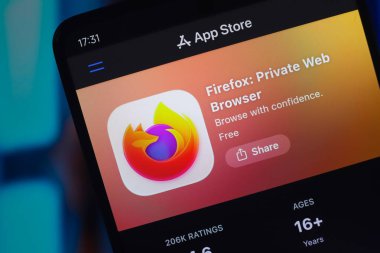 Firefox Tarayıcı logosu 8 Mart 2026 'da Ontario, Kanada' daki Apple uygulama mağazasında akıllı telefon ekranında görüntülenir..