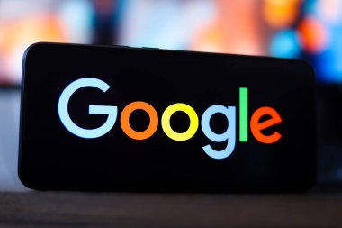 Google logosu 3 Mart 2026 'da Ontario, Kanada' daki bu fotoğraf illüstrasyonunda akıllı telefon ekranında gösterilir..
