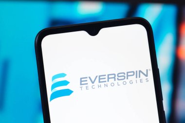 Bu fotoğraf illüstrasyonunda, Everspin Teknoloji logosu akıllı telefon ekranında görüntülenir