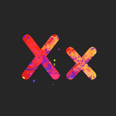 X büyük ve küçük harfleri kırmızı, mor, sarı renkli sıvı boya lekeleri koyu gri renkte izole edilmiş.