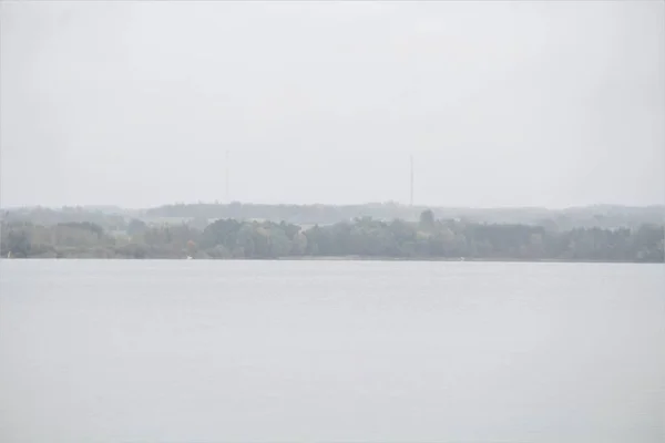 Прозрачное Озеро Осенью России — стоковое фото
