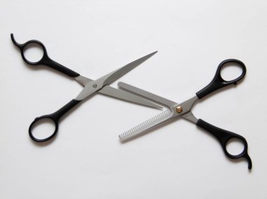 Masaüstünde kuaför makası