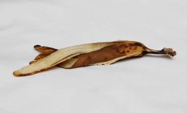 Muz kabuğu karardı.