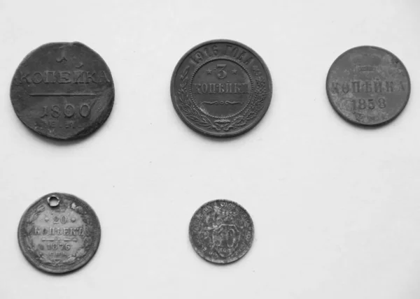 Старые Монеты Белом Фоне — стоковое фото