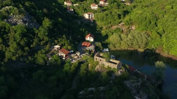 Pemandangan Reruntuhan Tua Desa Karuc Danau Skadar Montenegro — Stok Video