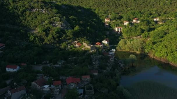 Pemandangan Desa Karuc Danau Skadar Montenegro — Stok Video