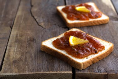 Ev yapımı havuç ve portakal reçeli.