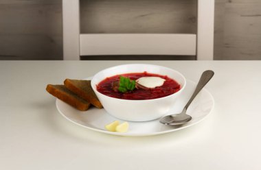 Geleneksel Rus pancar çorbası çorbası.