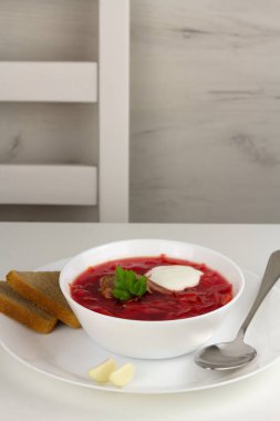 Geleneksel Rus pancar çorbası çorbası.