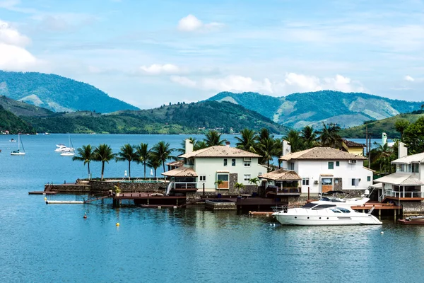 Tengerparti házak közelében Paraty, állam Rio de Janeiro, Brazília — Stock Fotó