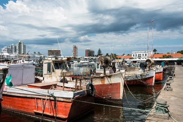 Klasik kırmızı balıkçı tekneleri, Uruguay — Stok fotoğraf