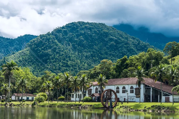 Oude platteland boerderij (fazenda) in de staat Rio de Janeiro, Brazilië — Stockfoto