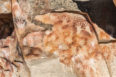 Eski insanlar el mağarada resimleri