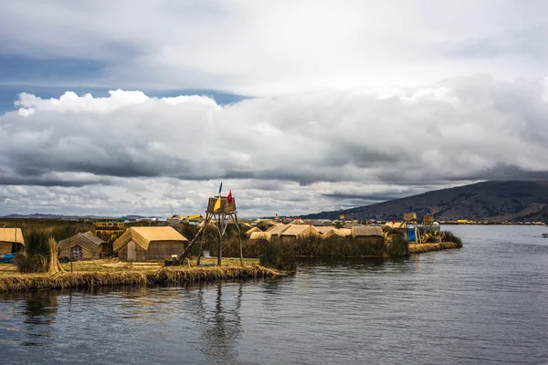 Ilhas flutuantes no Lago Titicaca, Puno, Peru — Fotografia de Stock