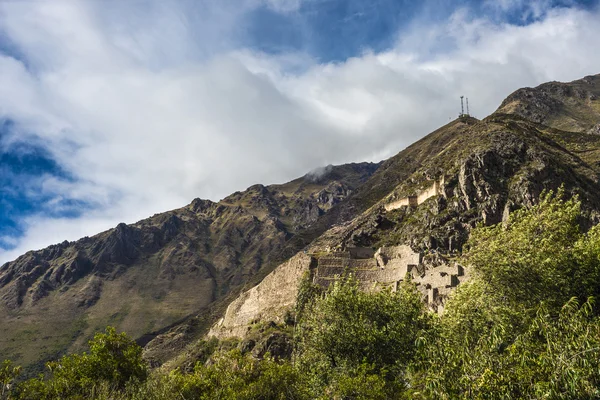Famoso sitio precolombino inca de Ollantaytambo en la región del Cusco — Foto de Stock