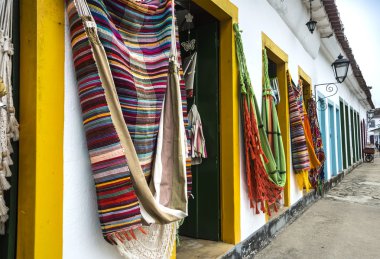 Hamaklar, Pazar yerinde eski kasaba Paraty, Rio de Janeiro