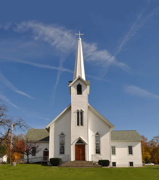 Ländliche kirche, mittelwesten, ohio, in der nähe von akron, usa — Stockfoto