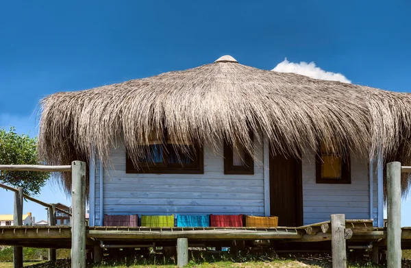 Maisons typiques aux couleurs vives à Punta del Diablo — Photo