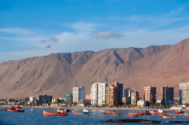 Ahşap balıkçı tekneleri ve liman Iquique, Şili 