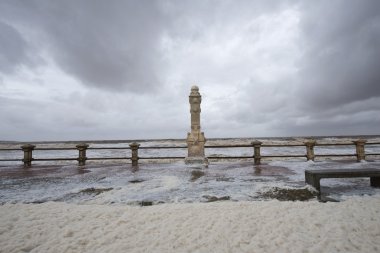 Bahar uruguay fırtına. Priapolis'e kıyı şeridi