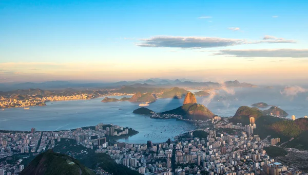 Rio de Janeiro, view from Corcovado to Sugarloaf Mountain — Stock Photo, Image