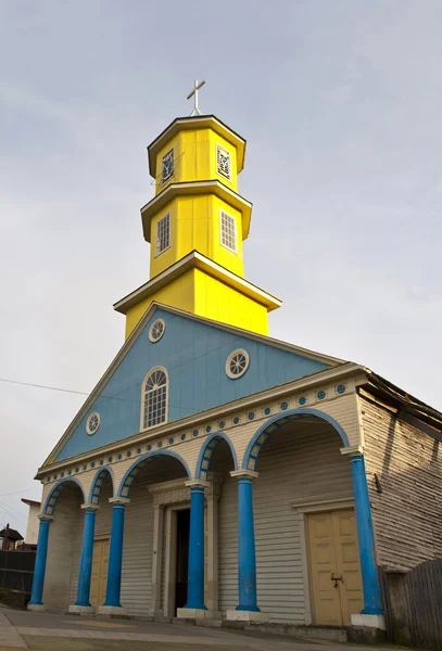 Igreja de madeira famosa de Chonchi na ilha de Chiloe, Chile (Unesco — Fotografia de Stock