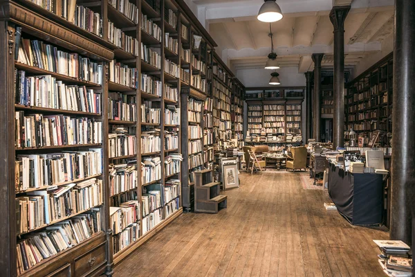 Second-hand bookshop — Stock Photo, Image