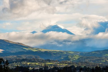 De Los Chillos Vadisi ve volkan Cotopaxi, Ecuador