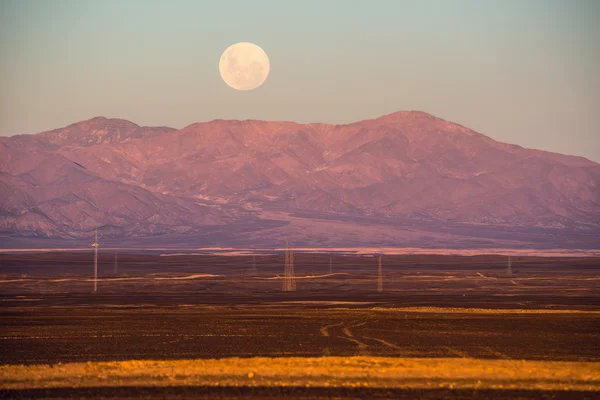 Pleine lune, désert d'Atacama au Chili — Photo