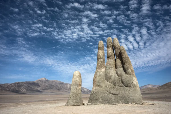 Escultura de mão, o símbolo do deserto do Atacama — Fotografia de Stock