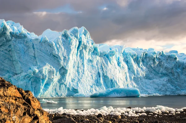 Tidigt på morgonen på glaciären perito moreno, argentina — Stockfoto
