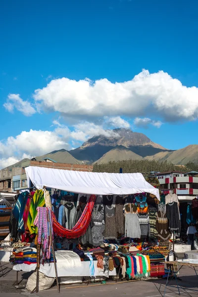 Famoso mercado indiano em Otavalo, Equador, América do Sul — Fotografia de Stock