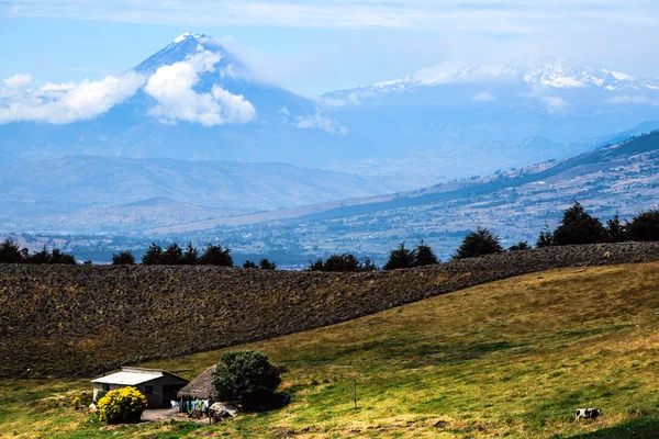 Volcans Tungurahua et Autel, Andes du centre de l'Équateur — Photo