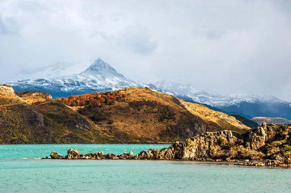 Herfst in Patagonië. De Torres del Paine Nationaalpark — Stockfoto