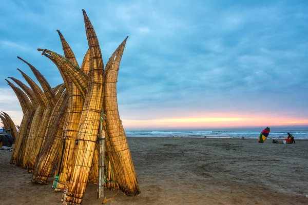 Traditional Peruvian small Reed Boats - Caballitos de Totora — Stock fotografie