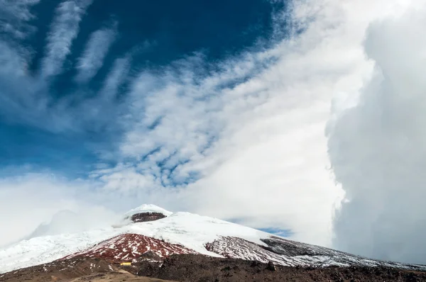 Volcán Cotopaxi sobre la meseta, Altiplano Andino del Ecuador —  Fotos de Stock