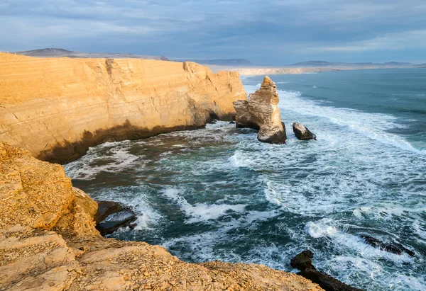 Cathedral Rock Formation, Peruvian Coastline — Stock Photo, Image