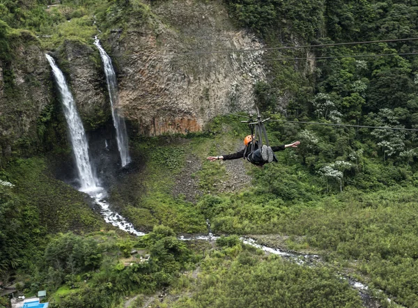 Véu nupcial (Manto de la novia), cachoeira na rota Cascades, Banos, Equador — Fotografia de Stock