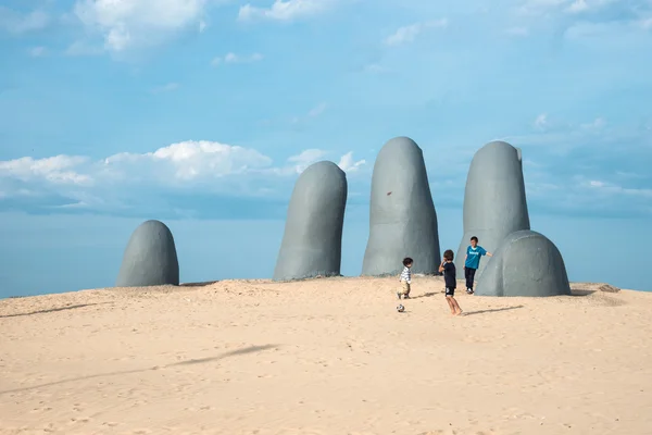 Playa Punta del Este con edificios de apartamentos, en Uruguay — Foto de Stock