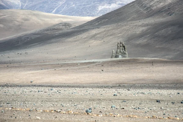 Escultura de Mão, o símbolo do deserto do Atacama no Chile — Fotografia de Stock