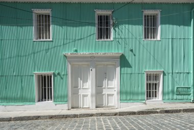 Tipik cephe Valparaiso içinde çinko kaplı