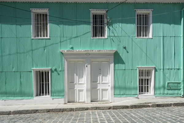 Typical facade covered in zinc  in Valparaiso — Stock Photo, Image