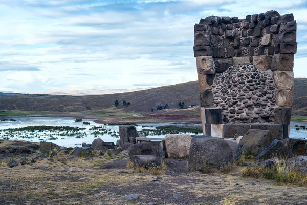 Mezar towers adlı Sillustani yakın: Puno, Peru — Stok fotoğraf
