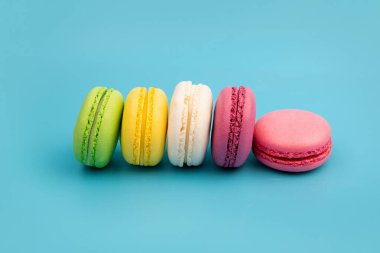 Fransız çok renkli badem kurabiyeleri. Tatlı..