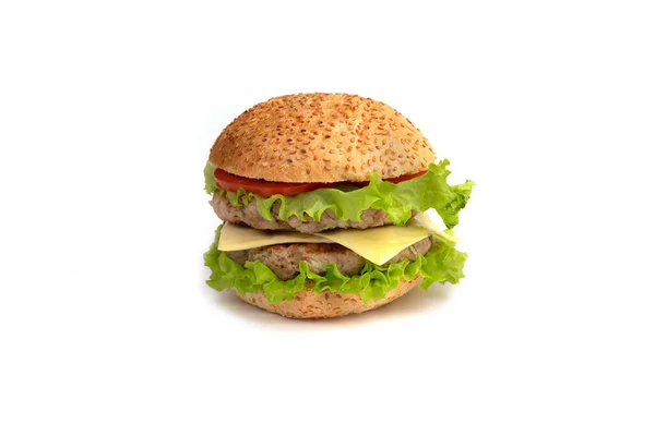 Dvojitý burger se sýrem, rajčaty a salátem na bílém stole na bílém pozadí — Stock fotografie