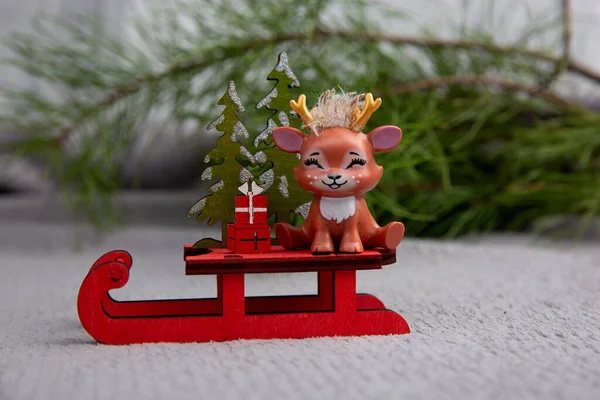 Cute Christmas Reindeer Christmas Tree Sitting Sled Concept Christmas Happy — Stock Photo, Image
